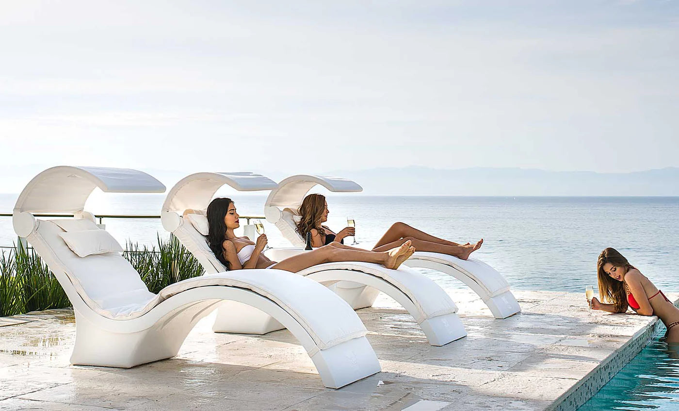 Ledge Lounger - Signature Chaise Shade