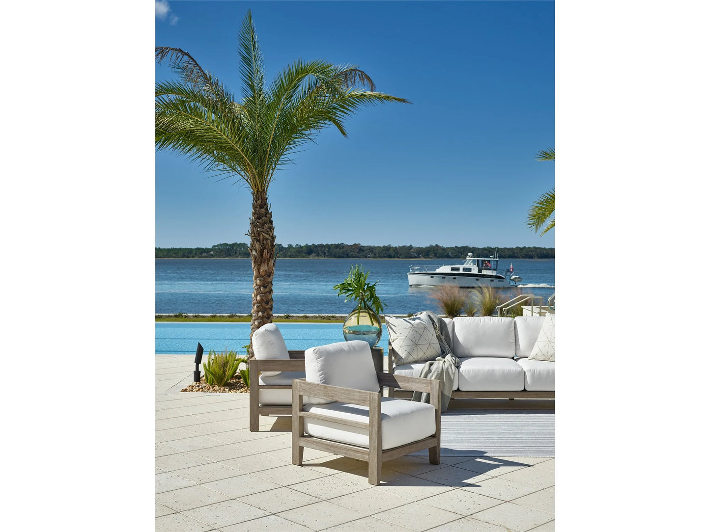 UNIVERSAL - COASTAL LIVING OUTDOOR LA JOLLA LOUNGE CHAIR