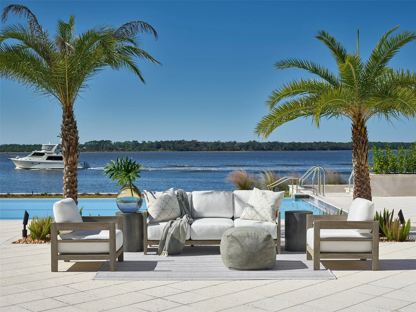 UNIVERSAL - COASTAL LIVING OUTDOOR LA JOLLA SOFA