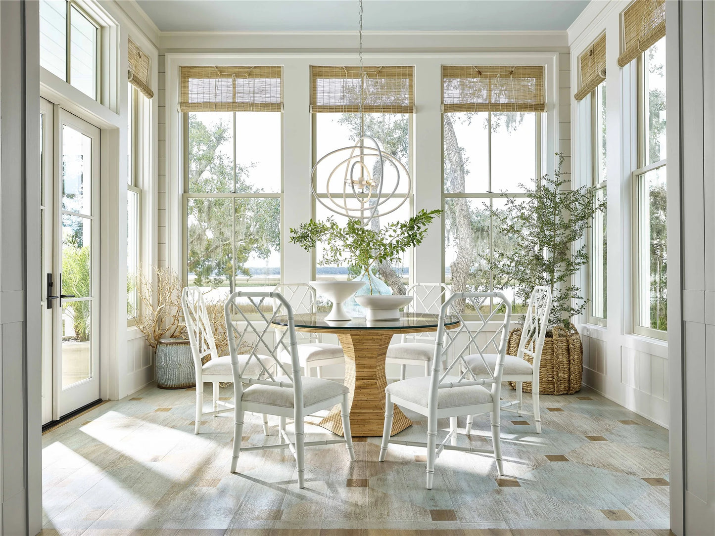 UNIVERSAL - GETAWAY COASTAL LIVING HOME NANTUCKET ROUND DINING TABLE