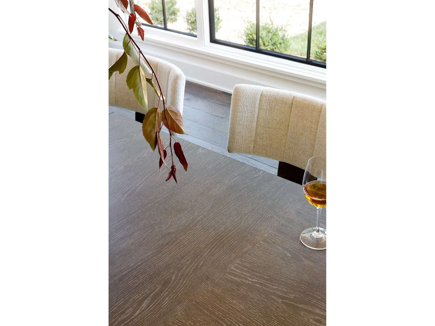 UNIVERSAL - ERINN V X UNIVERSAL DEL MONTE DINING TABLE