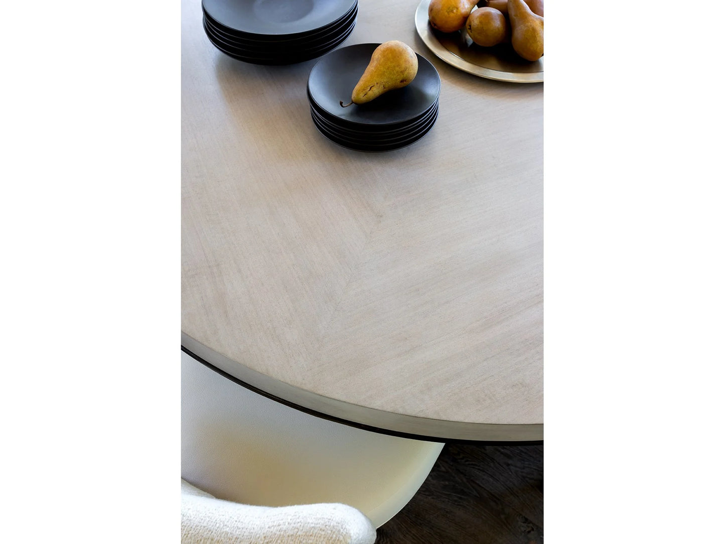 UNIVERSAL - ERINN V X UNIVERSAL TOPANGA ROUND DINING TABLE