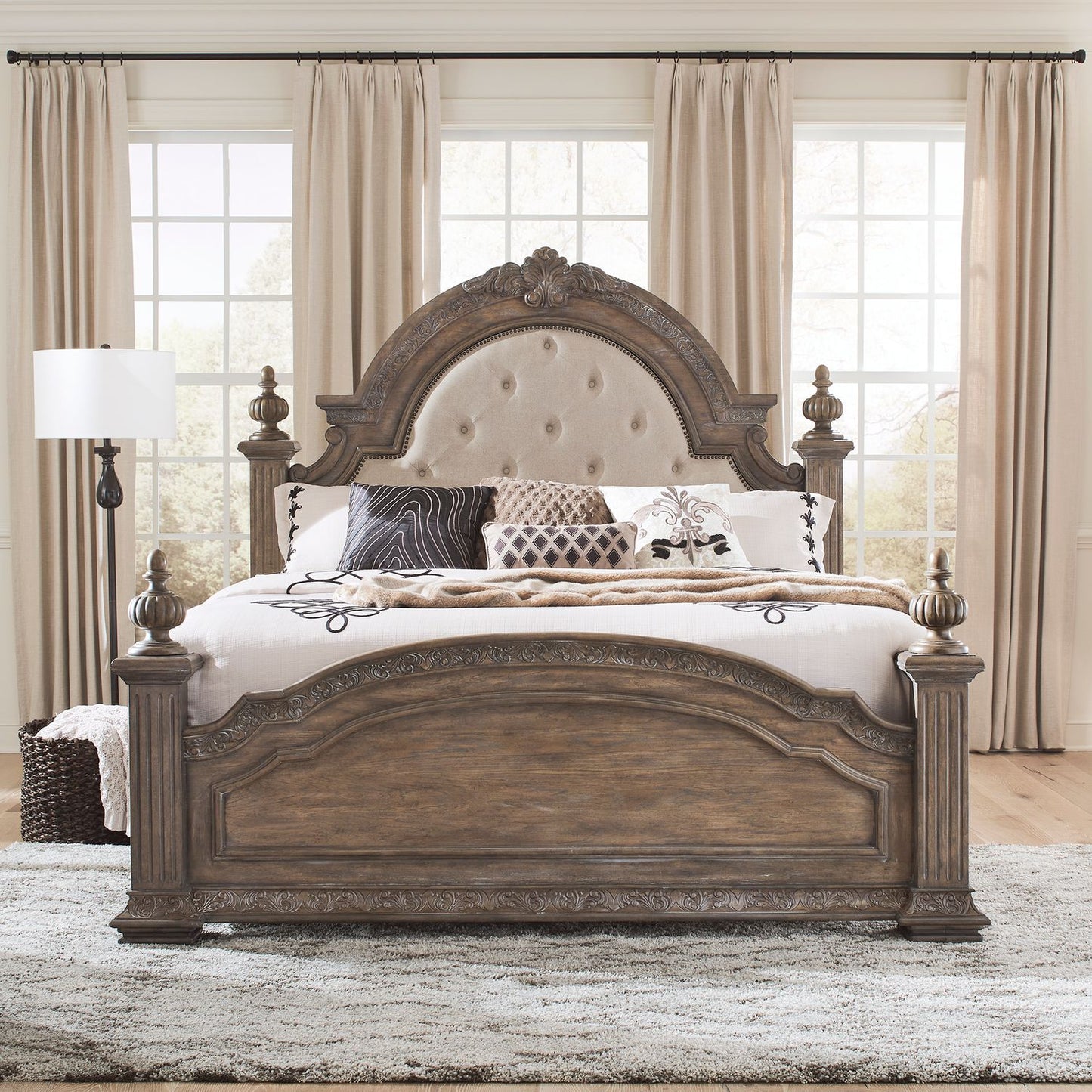 Carlisle Court - King Poster Bed