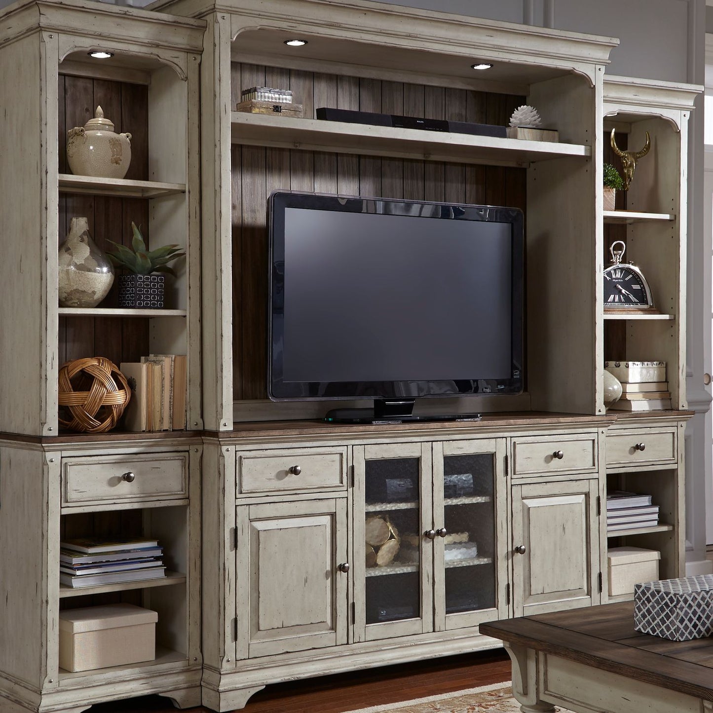 Morgan Creek - Entertainment Center