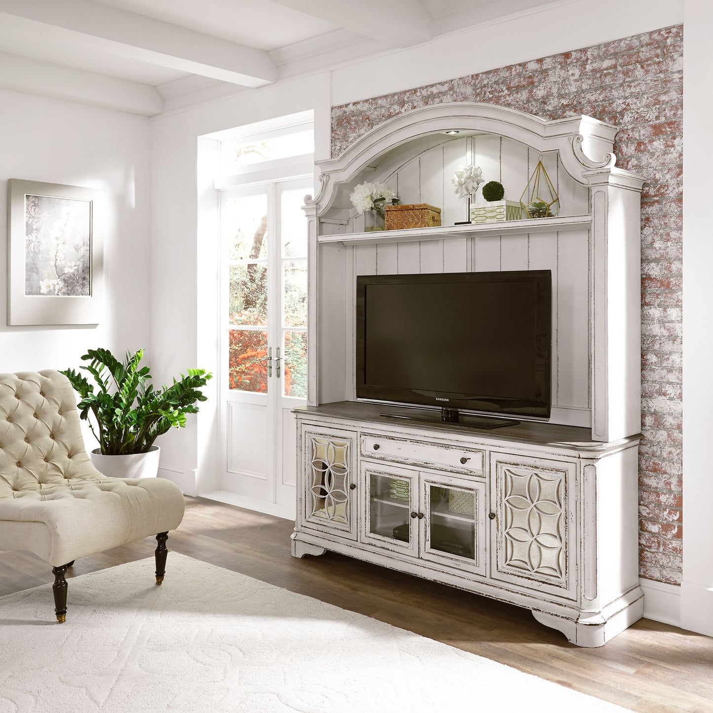 Magnolia Manor - Entertainment Center