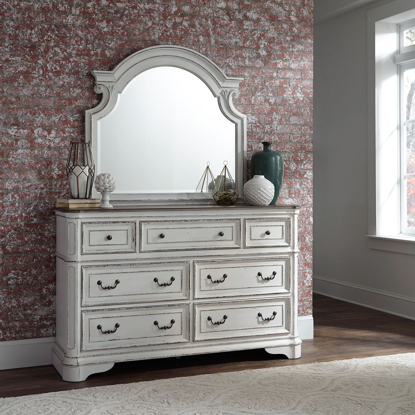 Magnolia Manor - King Uph Sleigh Bed, Dresser & Mirror, Chest