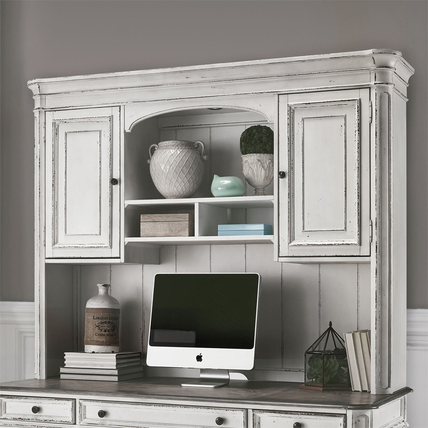 Magnolia Manor - Jr Executive Credenza Hutch